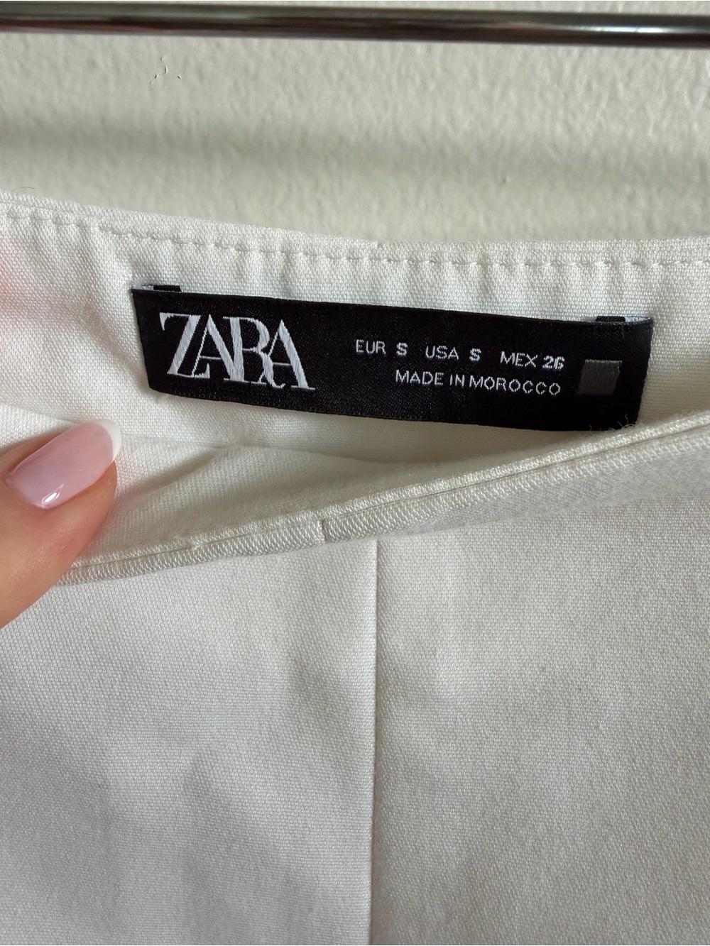 Zara White High-Waist Tailored Shorts - Picture 2 of 8